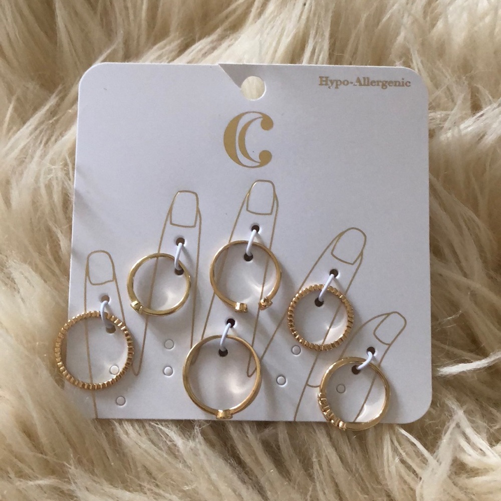 ⭐️ Gold Rhinestone Ring Set - Picture 4 of 4